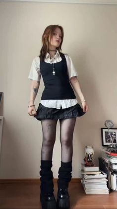 Mascfem Outfit, Fancy Grunge Outfits, Creepy Pfp Aesthetic, How To Style Skirts, 90s Punk Outfits, Subtle Goth Outfit, Swaggy Outfits, Goth Outfits, Really Cute Outfits