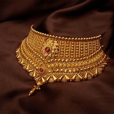 Shop online Kalyan latest trendy designs of Choker Necklaces. Modern Gold Necklace, Latest Gold Necklace, 22k Gold Necklace, Locket Design, Mens Diamond Bracelet, Choker Necklace Designs