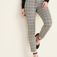 Nwt Old Navy Sz 18 Plus Long Plaid Pixie Ankle Pant High Rise New With Tags Waist Is 40 Inches Inseam Is 29 Inches 55% Cotton / 37% Rayon / 8% Spandex Plaid Pants Outfit Summer, Pixie Pants Outfit, Mustard Pants, Pakistani Dresses Online, Stylish Work Attire, Striped Wide Leg Pants, Pixie Pants, Love Now, Navy Pants