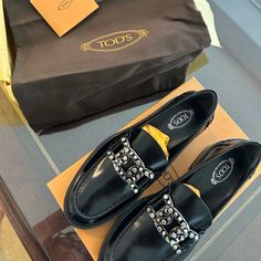 Brand New - Never Worn - In Box, Tod’s Women’s Gorgeous Black Leather Loafers. Size 7.5. True To Size. Originally $525 - Super Cool Metal Hardware. Stylish! Leather Loafers Women, Tods Shoes, Black Leather Loafers, Metal Hardware, Leather Loafers, Loafers For Women, Super Cool, Flat Shoes Women, Loafer Flats