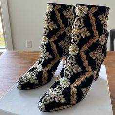 Paypal Trades Bundles Use The Offer Button Fast Shipper Share The Love Shoes Manolo Blahnik, Blahnik Shoes, Manolo Blahnik Shoes, Share The Love, Manolo Blahnik, Bootie Boots, Ankle Boots, Bundles, Size 10