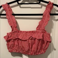 Cute Zara Trf Gingham Crop Top. New Summer Casual Tops With Grid Pattern, Casual Summer Tops With Grid Pattern, Casual Grid Pattern Tops For Summer, Plaid Tops For Spring, Gingham Tops For Beach In Spring, Plaid Tops For Beach Outings In Spring, Plaid Tops For Beach And Spring Season, Zara Gingham Tops For Summer, Zara Plaid Tops For Spring