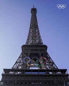 the eiffel tower with olympic rings on it