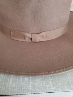 Monroe Rancher Hat - Pecan – Mota Boutique Distressed Brown Wide Brim Hat For Ranch, Fitted Beige Felt Hat For Rodeo, Monroe Rancher Hat, Cream Rancher Hat, Brown Ranch Hat With Feathers, Womens Western Hats, Brown Hat, Rancher Hat, Brown Hats