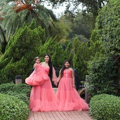 Coral mother daughter matching dresses for unforgettable moments!  I can make these dresses for you in any color of your choice. Order a piece made especially for you! We are glad to welcome you in our atelier! We offer a complete set of matching dresses for a mother and daughter. All of the dresses in our shop are made based on your individual measurements. It is personally sewn by our seamstress on professional and modern equipment. We guarantee very high quality of sewing. We take into accoun Summer Party Dresses Matching Set, Pink Family Matching Dresses For Spring, Pink Matching Dresses For Spring, Pink Sleeveless Matching Set Dress, Mommy And Me Outfits Dresses, Dresses For Birthday Party, Dresses For Birthday, Mother Daughter Matching Dresses, Mommy And Me Photoshoot