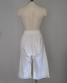 MEASUREMENTS (INCHES): Current Size: XS Waist: 24 Length (shoulder to hem): 29 CONDITION Excellent DESCRIPTION Late Victorian/Early Edwardian bloomers / pantaloons White cotton fabric Single mother-of-pearl button closure Pleats and eyelet at pant hem Clown Dress, Betty Draper, Betty Dress, 1900s Fashion, Womens Lingerie, White Cotton Fabric, Single Mother, Levi Jeans 501, French Antique