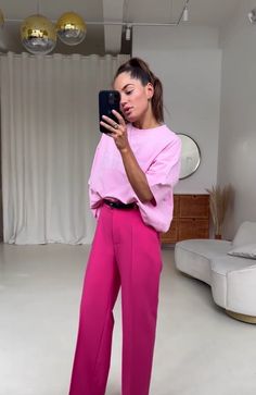 Two Tone Pink Outfit, Pink And Mustard Outfit, Pink Satin Maxi Skirt Outfit, Casual Chic Colorful, Bright Pink Blouse Outfit, Covered Up Outfits, Pink Pants Outfit Fall, Chic Colorful Outfits, Dark Pink Pants Outfit