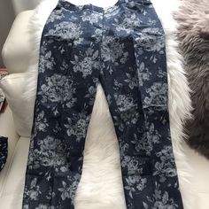 Gap Navy Blue And White Flower Slim Cropped Jeans Pant Fitted Through The Hip With Slim Leg Opening Stretch Material... Can Be Worn Dressed Up Or Casual Blue Floral Print Ankle-length Pants, Gap 4-way Stretch Athletic Bottoms, Gap Pants, Slim Legs, Cropped Jeans, Jeans Pants, Workout Pants, Jeans Fit, Pant Jumpsuit