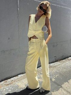 2pcs Women Solid Color Simple Casual Sleeveless Top And Pants Set Yellow Casual    Plain  Non-Stretch  Women Clothing, size features are:Bust: ,Length: ,Sleeve Length: Outfits Chilly Weather, F1 Outfit, Dinner Attire, Ocean California, Elsa Hosk Style, Neutral Outfits, Gisele Bundchen, Elsa Hosk, Top And Pants Set