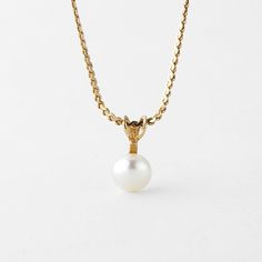 This is a vintage pearl necklace made of solid 10k yellow gold. It has been tested as 10k gold. Once purchased this pendant will be polished, cleaned and shipped in pristine condition. ⭐️ One of a kind, only one available! D E T A I L S: * Made of solid 10K Gold * High Polish finish * Genuine Freshwater Pearl * Weight: 3g * Charm Dimensions: 6.5mm * Chain Style: Herringbone * Necklace Length: 14'' ★ Please allow 2-3 Business days for processing Check out our Vintage Collection: https://www.etsy. Classic 14k Gold Pearl Necklace, Classic Gold Pearl Necklace, Vintage Gold Akoya Pearl Necklace, Hallmarked Yellow Gold Pearl Necklace For Anniversary, Classic Round 14k Gold Pearl Necklace, Vintage Yellow Gold Pearl Pendant Necklace, Vintage Yellow Gold Pearl Necklace As Gift, Classic Yellow Gold Pearl Necklace With Charm, Vintage Yellow Gold Pearl Necklace Gift