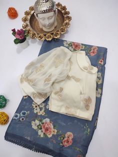 Unique Blouse Designs Stylists, Sarees Ideas, Basic Blouse Designs, Pattern Blouses, Blouse Designs High Neck, Saree Ideas