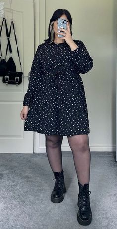 Doc With Dress, Style Doc Martens Plus Size, Doc Martens Dress Outfits Winter, Dr Martens Outfit Winter Plus Size, Fall Dresses With Boots Plus Size, Dark Fall Outfits Plus Size, Plus Size Work Wear Dresses, Plus Size Dress With Tights, Simple Fall Outfits Midsize