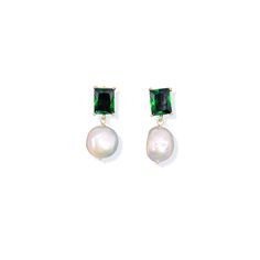 Emerald stone + Pearl Drop Earring. She's classy and beautiful. The perfect touch for a vintage feel or bridal jewelry.  Material: Gold-Filled Earring Post Earring Drop: 1 inch Natural Pearl Color: Green Pearl Drop Earrings Bridal, Bridal Earring, Bride Jewelry, Freshwater Pearl Earrings, Spike Earrings, Jewelry Bridal, Freshwater Pearls Earrings, Wedding Jewelry Earrings, Emerald Stone