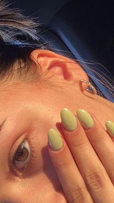 Light Green Nails Almond Shape, Spring Nail Inspo 2024 Solid Color, Spring Nail Inspo Solid Color, Plain Oval Nails, Solid Color Spring Nails, Nails Acrylic Solid, Solid Nails Color, Light Green Almond Nails, Green Oval Nails