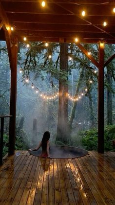 #photography #pinterest #vacation #vacaciones Outdoor Tree Decor, Boho Greenhouse, Pnw Elopement, Cabin Aesthetic, Romantic Cabin, Wooden Deck, Forest Cabin, Greenhouse Wedding, Studio Interior Design