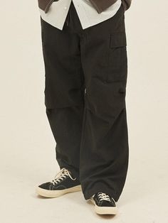 It is a wide fit cotton pant with cargo pockets. The elastic band waist with drawstring makes comfy fit. The cargo pockets on the side make trendy silhouette. The pant has logo embroidery as a point and drawcords on the hem to style in various silhouettes. The item is matched with Collarless String Jacket as a set.- Side pockets- Back pockets- Pleated knee- Logo embroidery Casual Cotton Cargo Jeans With Multiple Pockets, Streetwear Cargo Pants With Relaxed Fit And Hip Pockets, Sporty Streetwear Cargo Pants With Patch Pockets, Sporty Cargo Pants With Patch Pockets For Streetwear, Hip Hop Cotton Cargo Jeans, Cotton Cargo Jeans With Multiple Pockets And Relaxed Fit, Urban Cotton Cargo Jeans With Elastic Waistband, Baggy Cotton Cargo Pants With Patch Pockets, Cotton Cargo Jeans With Relaxed Fit