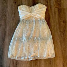 Nwotjunior Girls Party Dress. Never Worn. White With Silver Glitter Sparkles. Zips In Back. White Holiday Mini Dress, White Mini Sequin Dress For Prom, Holiday Wedding Strapless Mini Dress, White Mini Dress For Prom And Party Season, Strapless Shimmer Summer Dress, White Strapless Dress With Sweetheart Neckline For Homecoming, White Strapless Sequined Dress For Wedding, White Sequin Cocktail Dress For Prom, Elegant White Glitter Dress