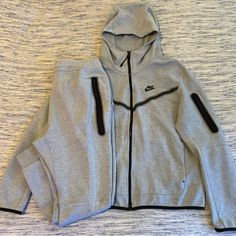 Og Nike Tech Set Size M Nike Tech Set, Sweaters Nike, Hoodie And Joggers, Nike Sportswear Tech Fleece, Joggers Set, Nike Sweater, Birthday List, Nike Tech, Tech Fleece