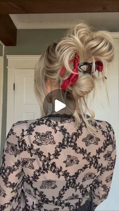 Extensions Updo Hairstyles, Holiday Hair Updos, Clip On Ponytail Hairstyles, Updo With Hair Clip, Claw Clip With Bangs, Shag Updo, Cute Clip Hairstyles, Updo With Extensions, Messy Claw Clip Hairstyles