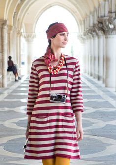 GUDRUN SJODEN IVORY/BURGUNDY COTTON/LINEN KNITTED A-LINE STRIPED TUNIC DRESS-XL | eBay Casual Long Striped Dresses, Venice Fashion, Scandinavian Clothing, Colourful Clothes, Quirky Clothing, Dynamic Pattern, Fantastic Fashion, Colorful Clothes, Gudrun Sjoden