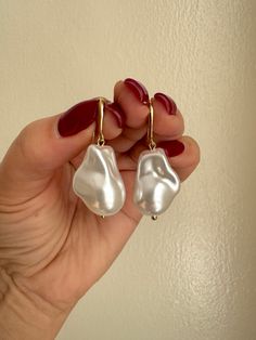 Collect your  compliments with my handmade Baroque pearl earrings. For my Chunky pearl hook earrings I used Faux baroque pearls and 14K gold plated materials. These pearl imitation earrings are light weight and hippo allergic. My acrylic pearl large earrings are suitable for women and men.  Look amazing with similar necklace. https://simplythepearl.etsy.com/listing/1671567841 Luxury Gold Baroque Pearl Earrings, Chunky Pearls, Earrings Acrylic, Baroque Pearl Earrings, Earrings Pearl, Large Earrings, Baroque Pearls, Hook Earrings, Favorite Jewelry