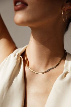 Centauri's Herringbone Snake Chain Necklace is a must-have for everyday wear. Its herringbone chain gives it a unique look that's still subtle enough for any occasion. It's also water resistant and tarnish resistant, making it a reliable accessory. Enjoy a stylish look that won't let you down. MATERIAL: 18k Gold plated, Stainless steel SIZE: 16" or 18" (Available in silver - Check out our Silver Collection!) Water resistant, tarnish resistant, hypoallergenic, & nickel/lead free. Elegant Jewelry Photoshoot, Jewelry Model Photoshoot, Jewellery Lifestyle Photography, High End Jewelry Photography, Jewelry Model Poses, Body Shape Style Guide, Jewelry Fashion Photography, Necklace Photoshoot, Ecommerce Photoshoot