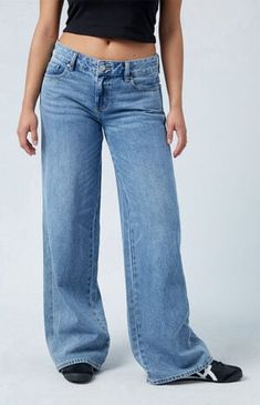 Relaxed Mid-rise Cotton Jeans, Relaxed Light Wash Jeans, Casual Flare Jeans With Loosely Fitted Hips, Relaxed Mid-rise Medium Wash Bottoms, Everyday Baggy Mid-rise Flare Jeans, Relaxed Mid-rise Cotton Bottoms, Cotton Flare Jeans Relaxed Fit, Versatile Relaxed Fit Flare Cotton Jeans, Versatile Cotton Flare Jeans With Relaxed Fit