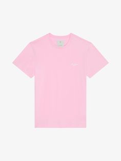 Short-sleeved t-shirt in cotton. Crew neck. GIVENCHY 1952 signature embroidered on the chest. Small 4G emblem embroidered on the lower back. Slim fit. Model measures 6.1 Feet and wears a size M. Navy Baby, Welcome Bags, Product Label, Cotton Baby, Lower Back, Baby Pink, Givenchy, Luxury Bags, Women Men