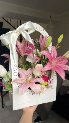 Bouquet Of Flowers Arrangements, Korean Style Flower Arrangement, Bouquet Box Flower, Flowers To Give To Girlfriend, Flower Box Aesthetic, Flowers Arrangements Birthday, Flowers Box Bouquet, Bouquets With Lilies, Korean Flower Bouquet Aesthetic