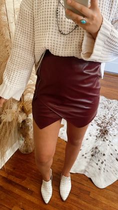 Leather Skirt Side Zip detail Wine Leather Skirt Outfits, Maroon Leather Skirt Outfit, Maroon Outfits, Casual Leather Skirt Outfit, Burgundy Leather Skirt Outfit, Red Leather Skirt Outfit, Leather Skirt Fall Outfit, Maroon Skirt Outfit, Burgundy Mini Skirt