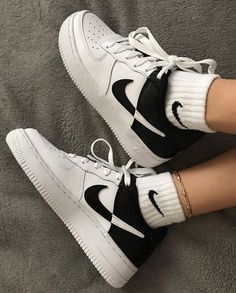 Sneaker Outfits, Sneaker Trend, Sneaker Nike, Sneaker Shop, Nike Shoes Air Force, Jordan Shoes Girls, Custom Nike Shoes, Sneakers Fashion Outfits, Nike Air Shoes