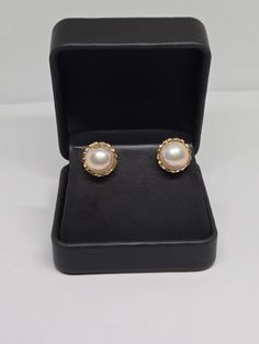 These elegant 14k solid gold earrings are the perfect addition to any jewelry collection. Featuring a beautiful Mabe Pearl, these clip-on earrings are sure to make a statement. Crafted with the highest quality materials, these earrings are durable and long-lasting.  Designed for those who appreciate fine jewelry, these earrings are a must-have. The perfect accessory for any occasion, they are versatile and stylish. Whether you're looking to add to your collection or just starting out, these earrings are a great choice. The earrings total weight is approx. 9.0 grams  Each earrings measures 12mm The earrings marked 14k. It's a clip on back so comfortable to wear . Good condition Elegant Yellow Gold Cabochon Earrings, Exquisite Cabochon Earrings For Formal Occasions, Timeless Yellow Gold Clip-on Earrings For Formal Events, Classic Round Cabochon Earrings, Exquisite Formal Cabochon Earrings, Elegant 14k Gold Round Clip-on Earrings, Timeless Clip-on Earrings For Anniversary, Elegant Yellow Gold Clip-on Earrings With Cabochon, Classic 14k Gold Earrings For Formal Occasions