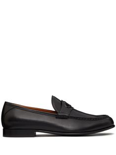 black leather VLogo Signature apron toe slip-on style branded leather insole leather sole Moccasin Flats, Black Flats Shoes, Valentino Men, Loafer Slippers, Leather Cap, Shoe Game, Leather Loafers, Lanvin, Luxury Shoes