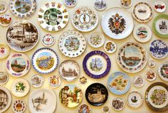 many different plates are arranged on the wall