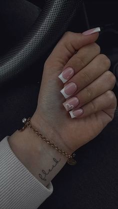 French nails with a little heart 🤍 Nails Art Ideas, Heart Nail Designs, Wow Nails, French Tip Nail Designs, Formal Nails