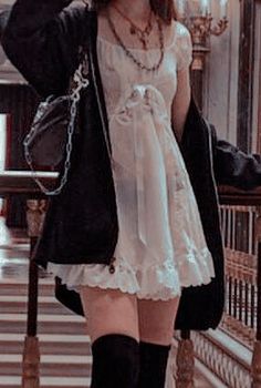 Carolesdaughter Aesthetic, Grunge Coquette Outfits, Dress Coquette, Grunge Coquette, Dark Coquette, Grunge Goth, Visual Kei