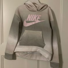 Girls Size 5 Nike Sweatshirt. Gradient Grays. Nwt Girls Nike, Nike Fleece, Nike Long Sleeve, Nike Pullover, Nike Sweatshirt, Nike Sweatshirts, Youth Hoodies, Boys Hoodies, Nike Hoodie