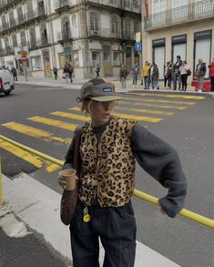 Gorp Core Street Style, Leopard Vest Outfit Winter, Maximalist Fall Fashion, Green Gilet Outfit Women, Autumn Vest Outfit, Oversized Layered Outfit, Colorful Vest Outfit, Leopard Vest Outfit, Gilet Outfit Women