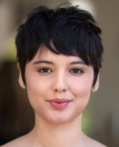 Edgy Pixie Hairstyles, Short Haircuts Ideas, Pixie Cut Round Face, Layered Pixie Cut, Pixie Haircut Ideas, Layered Pixie, Pixie Haircut For Round Faces, Edgy Pixie Haircuts, Haircuts Ideas