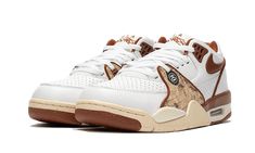 Découvrez la Nike Air Flight 89 Low SP Stussy Pecan, une sneaker emblématique inspirée du modèle original de 1989. Avec son design rétro, cette chaussure célèbre les origines de la marque Nike dans le monde de la basket. Son coloris unique associé à la collaboration avec la marque Stussy apporte une touche de modernité à ce modèle intemporel. Avec une empeigne en cuir et en daim de qualité supérieure, la Nike Air Flight 89 Low SP Stussy Pecan offre un confort et une durabilité exceptionnelle. La Nike Air Flight 89, 70s Converse, Nike X Travis Scott, Ugg Ultra Mini, Nike Air Flight, Converse Run Star Hike, Run Star Hike, Low Air Jordan 1, Air Flight