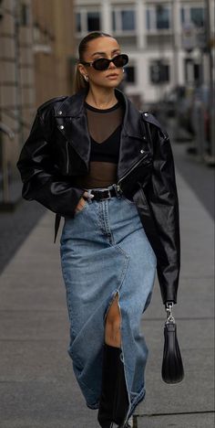 Denim On Denim, Fashion Forecasting, Paris Mode, Paris Outfits, Mode Casual, Outfit Jeans, Looks Street Style, Fashion Mode, Looks Style