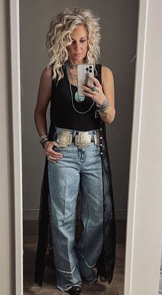 Belt Over Shirt Outfit, Flare Jeans Outfit Winter Casual, Trendy Western Outfits, Fancy Western Outfits, Western Tees, Nfr Outfits, Date Night Outfit Ideas, Trendy Date Night Outfit, Night Outfit Ideas