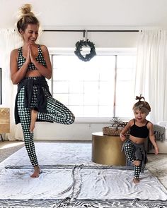 Running With Kids, Mom Fitness, Moms Goals, Mommy Daughter, Foto Baby, Future Mom, Mommy And Me Outfits