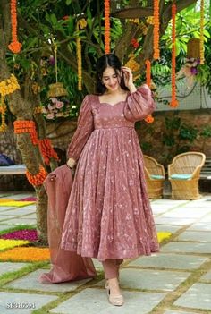 Long Frocks For Women, Simple Dress Casual, Stylish Kurtis Design, Anarkali Dress Pattern, Simple Kurti Designs