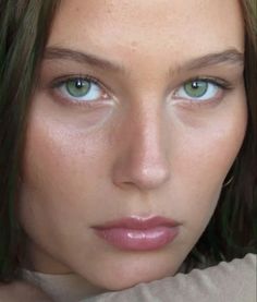 Enhance Green Eyes, Beachy Makeup, Kimberly Reed, Bug Eyes, Desired Face, Dewy Look, Photography Reference, No Makeup Makeup Look