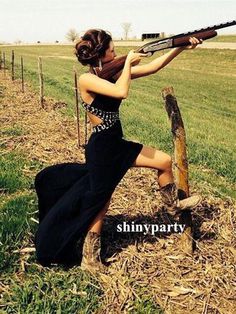 Prom Dress With Boots, Black Long Prom Dresses, Camo Prom Dresses, Country Prom, Prom Picture Poses, Prom Photoshoot, Prom Couples, Prom Photography, Prom Poses