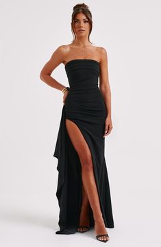 Feel like a siren in Zafira, our timeless maxi made in luxury double stretch crepe that moulds to your body for a heavenly fit. With a strapless neckline and ruched detailing, this showstopping look has a thigh high split and drape ruffle to one side. 



Colour: Black.

Luxury double stretch crepe.

Strapless.

Ruched detailing.

Moulds to body figure.

Thigh high split.

Drape ruffle detail.

Maxi length.

Model is an XS and is wearing an XS.

 Size: XS, S, M, L, XL, XXL Black Tie Maxi Dress, Long Dress Satin, Baju Pengapit, Evening Dresses Midi, Satin Style, Split Long Dress, Irregular Dress, 파티 드레스, Boat Neck Dress