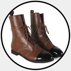 Notas de estilo  



 Botas de cuero elegantes y modernas en color marrón o negro para completar tu look de invierno.  Estas botas son pequeñas, así que si tienes tallas intermedias, ¡hazlo!  
    
 
  
    
    
    
  


 ENTREGA GRATUITA EN TODO EL MUNDO.    Debido a la alta demanda, puede haber retrasos en la entrega. El tiempo de entrega estimado es de 9 a 14 días. 
 SIEMPRE haremos lo que sea necesario para brindar un servicio al cliente excepcional. 
 Solo estamos felices cuando est Lace-up Boots For Workwear In Fall, Brown Flat Heel Lace-up Boots For Winter, Brown Faux Leather Martin Boots For Work, Brown Cap Toe Lace-up Winter Boots, Brown Martin Boots With Flat Heel For Winter, Brown Flat Heel Martin Boots For Winter, Faux Leather Martin Boots For Fall Workwear, Fall Workwear Martin Boots In Faux Leather, Faux Leather High Ankle Martin Boots For Work