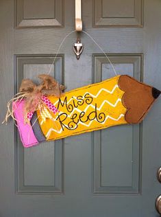 a door hanger that says miss reed on it