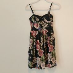 Nwt Band Of Gypsies Dress Size Xs In Perfect Conditions Black With Flowers. Black Cotton Sundress With Floral Print, Black Floral Print Cotton Sundress, Blue Babydoll Dress, Bohemian Midi Dress, Floral Wrap Maxi Dress, Crushed Velvet Dress, Floral Dress Formal, Tropical Dress, Boho Mini Dress